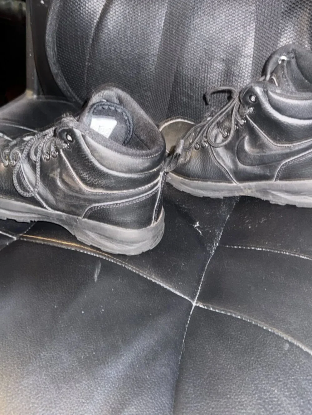 size 5Y Nike Manoa Boots Black Leather